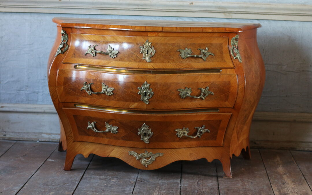 Item no11, Chest of drawers